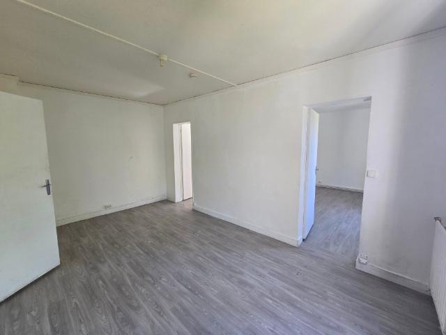 Location Appartement Rue Léon Dehuz, Charleville Mézières