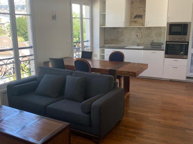 Location Appartement Rue Lepic, Paris