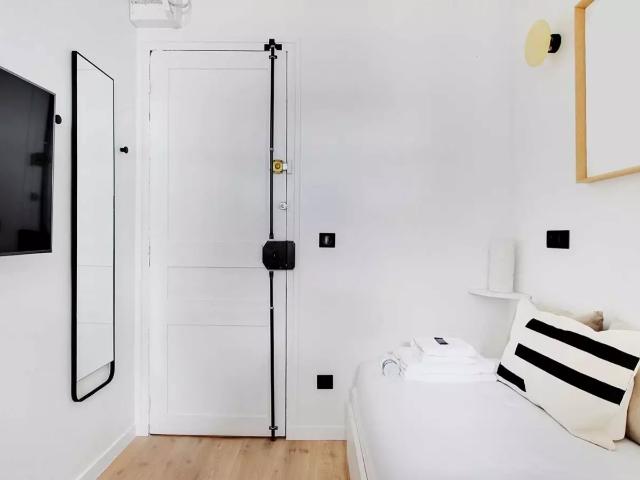 Location Appartement Rue Leroux, Paris