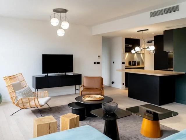 Location Appartement Rue Lincoln, Paris