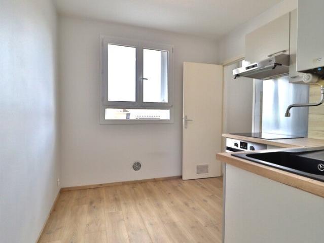 Location Appartement Rue Montaigne, Saint Julien les Villas