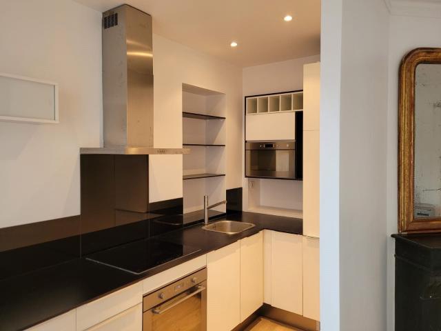 Location Appartement Rue Montcalm, Paris