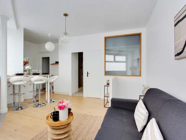 Location Appartement Rue Montcalm, Paris