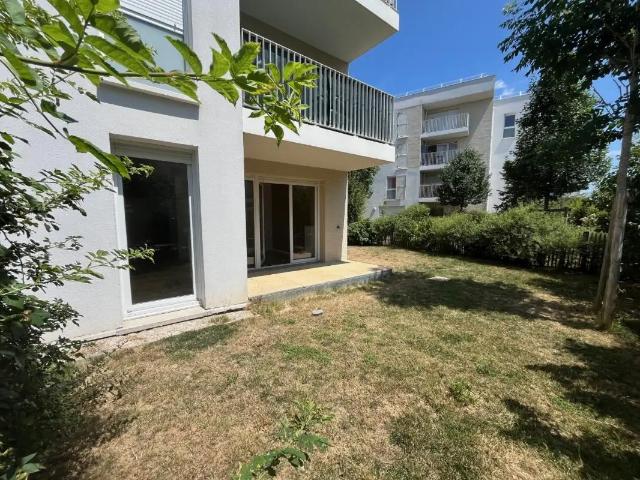 Location Appartement Rue Madeleine Perrinot, Bondoufle