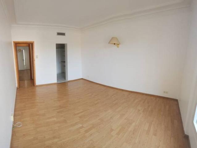 Location Appartement Rue Manin, Paris
