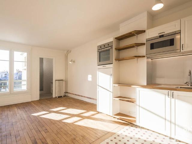 Location Appartement Rue Mansart, Paris