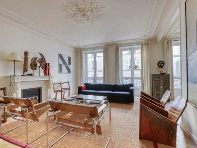 Location Appartement Rue Mansart, Paris