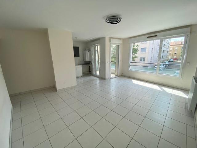 Location Appartement Rue Marcel Thil, Reims