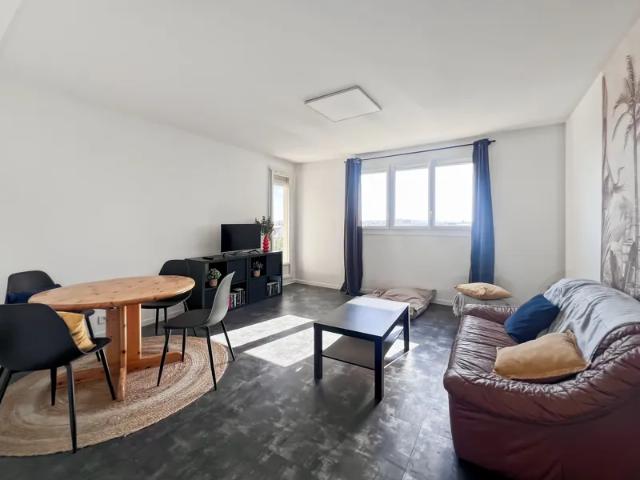 Location Appartement Rue Marcel Thil, Reims
