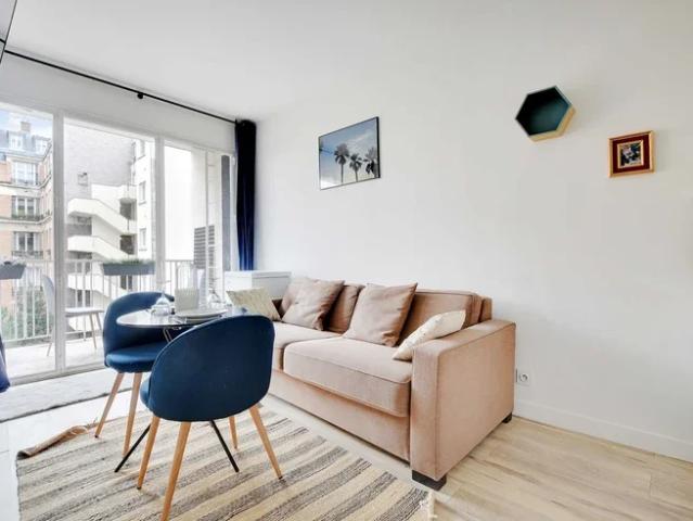 Location Appartement Rue Marceline Desbordes Valmore, Paris