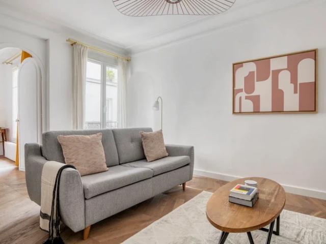 Location Appartement Rue Marguerite de Rochechouart, Paris