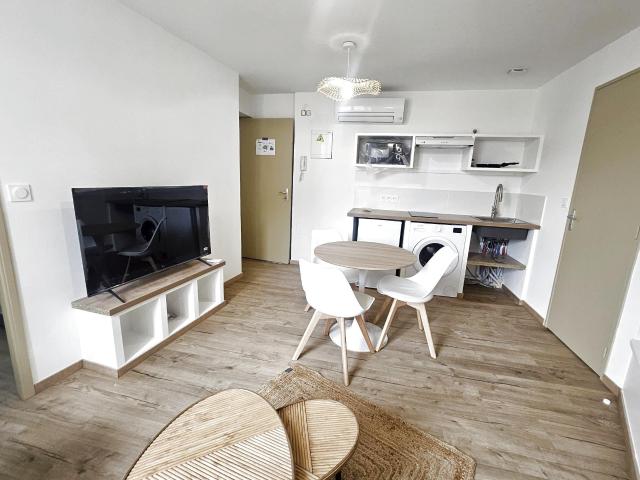 Location Appartement Rue Marie Curie, Camaret sur Aigues