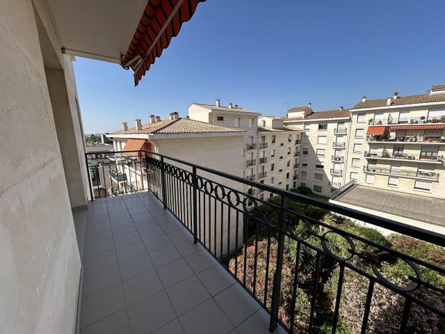 Location Appartement Rue Ménard, Nîmes