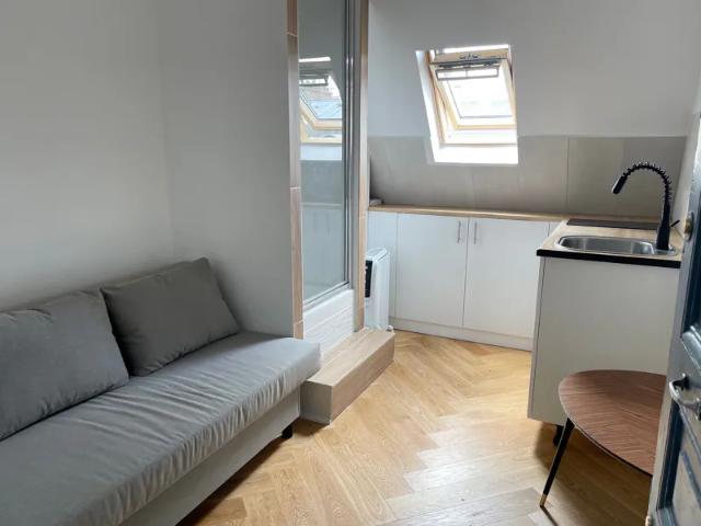 Location Appartement Rue Mesnil, Paris