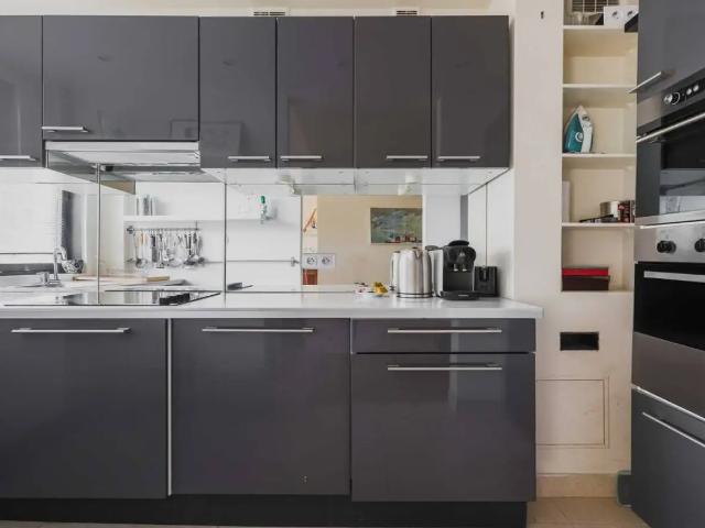 Location Appartement Rue Mesnil, Paris