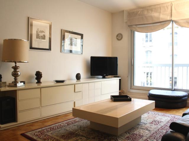Location Appartement Rue Michel Ange, Paris