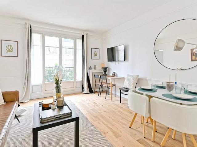 Location Appartement Rue Michel Ange, Paris