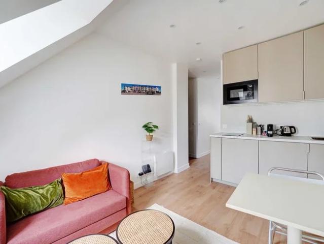 Location Appartement Rue Michel Ange, Paris