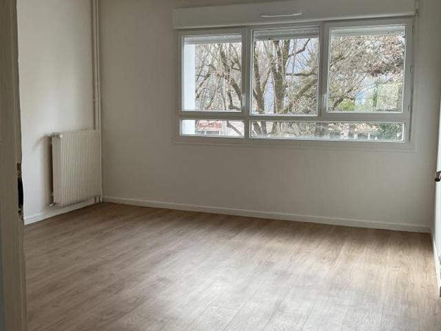 Location Appartement Rue Missak Manouchian, Échirolles