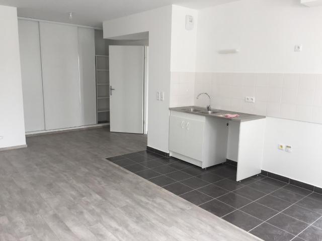 Location Appartement Rue Nettie Stevens, Évry
