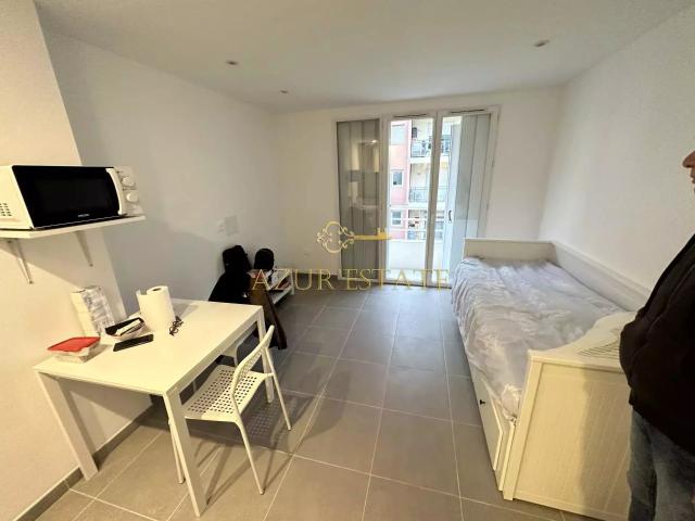 Location Appartement Rue Smolett, Nice