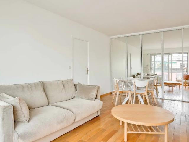 Location Appartement Rue Saint Charles, Paris