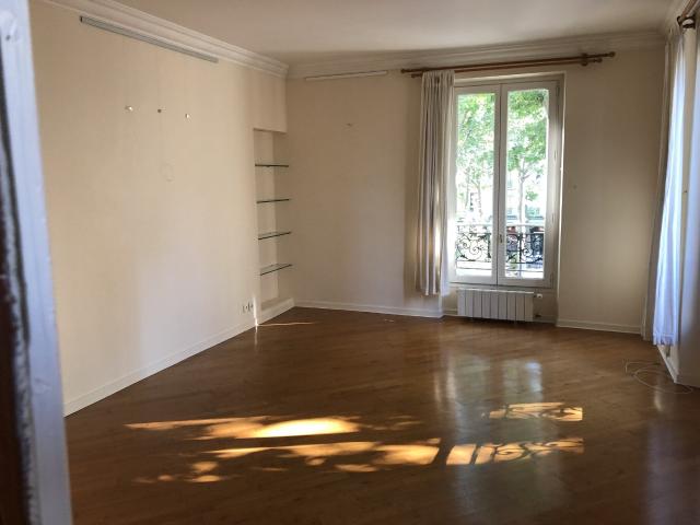 Location Appartement Rue Saint Charles, Paris
