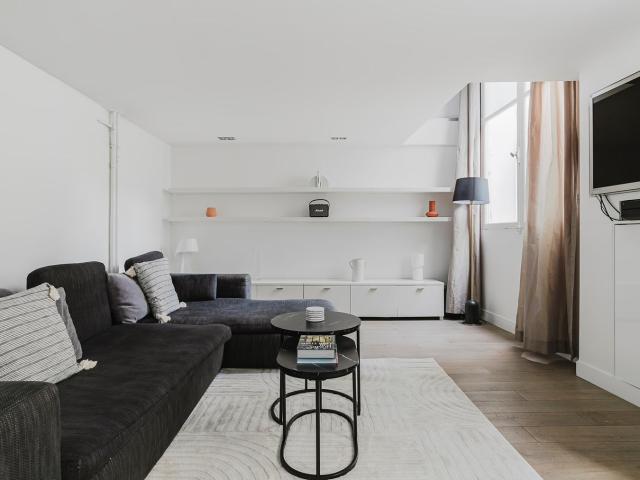 Location Appartement Rue Saint Dominique, Paris