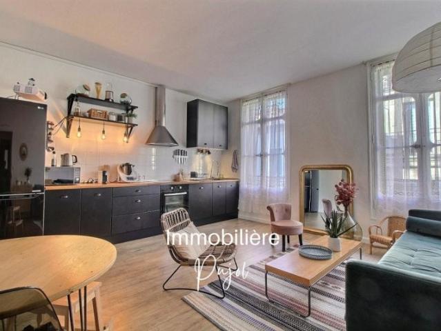 Location Appartement Rue Saint Jacques, Marseille