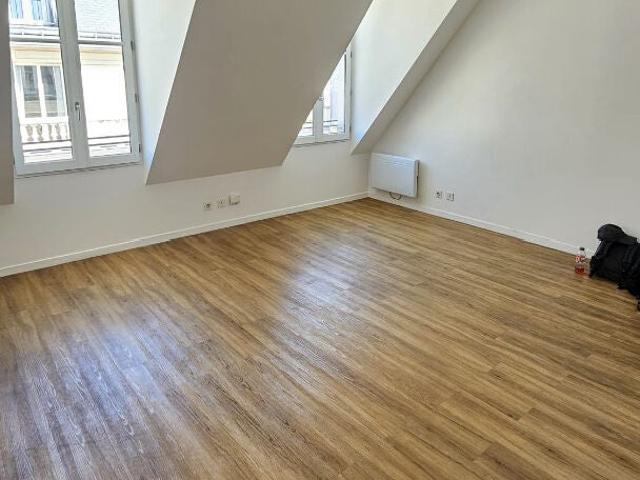 Location Appartement Rue Saint Lazare, Paris