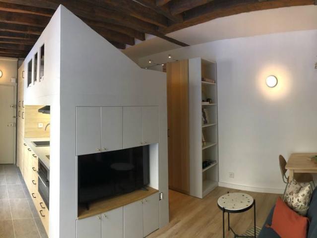 Location Appartement Rue Sainte Croix de la Bretonnerie, Paris