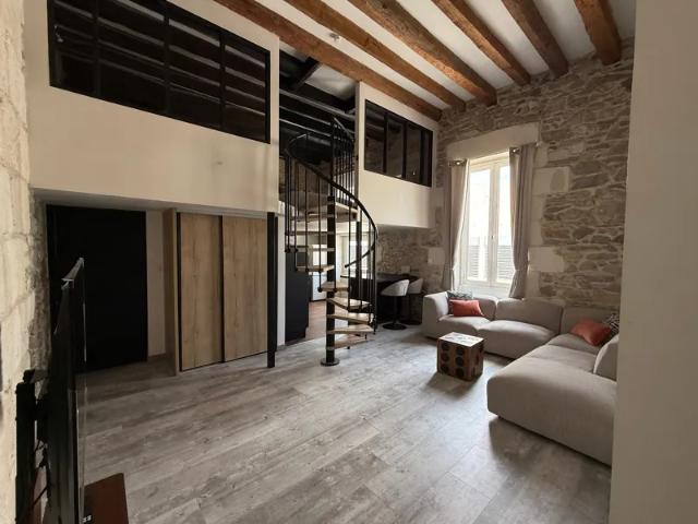 Location Appartement Rue Scatisse, Nîmes