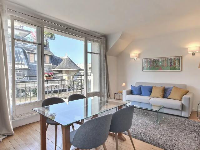 Location Appartement Rue Scheffer, Paris