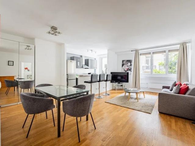 Location Appartement Rue Spontini, Paris