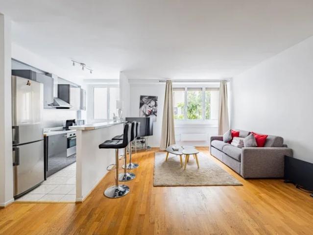 Location Appartement Rue Spontini, Paris