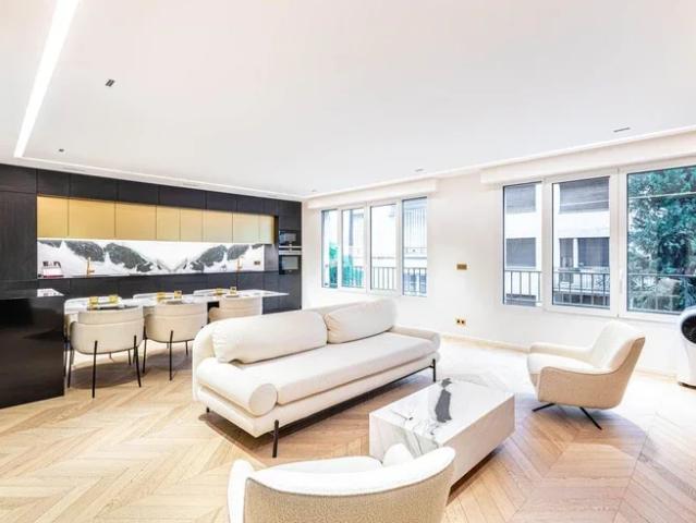 Location Appartement Rue Spontini, Paris