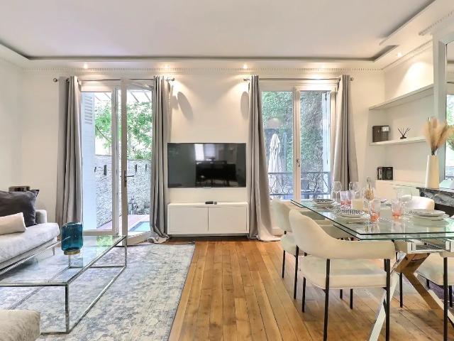 Location Appartement Rue Spontini, Paris