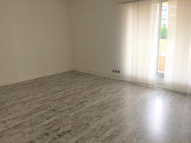 Location Appartement Rue Stéhélin, Bordeaux
