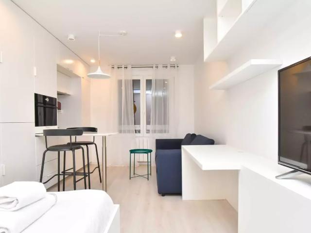 Location Appartement Rue Stendhal, Paris
