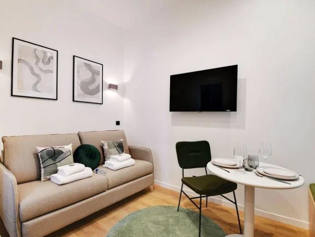Location Appartement Rue Poussin, Paris