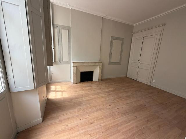 Location Appartement Rue Porte Dijeaux, Bordeaux