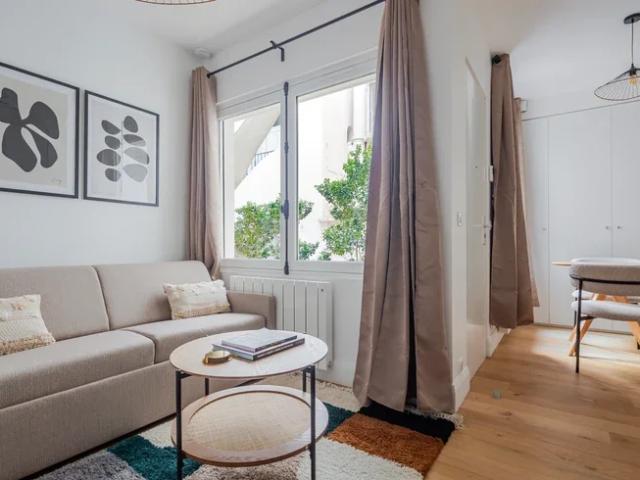 Location Appartement Rue Paul Valéry, Paris