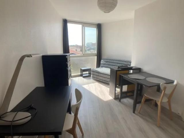 Location Appartement Rue Paul Denucé, Bordeaux