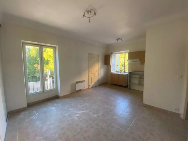 Location Appartement Rue Paul Morillot, Menton