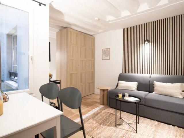 Location Appartement Rue Pavée, Paris
