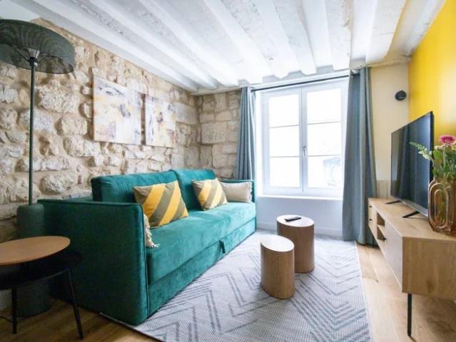 Location Appartement Rue Pavée, Paris