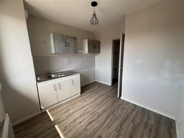 Location Appartement Rue Parmentier, Feurs