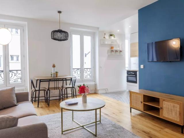 Location Appartement Rue Petit, Paris