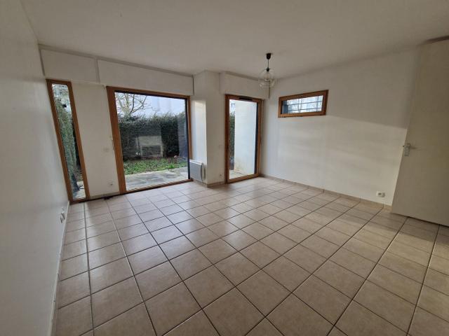 Location Appartement Rue Pémagnie, Caen