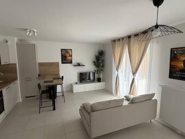 Location Appartement Rue Père André Jarlan, Évry